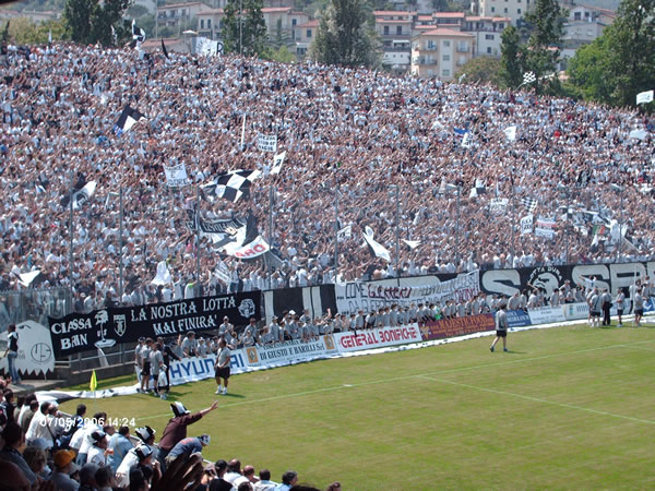 la curva aspetta la squadra
